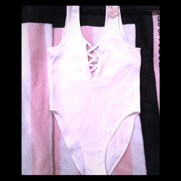 SOLD! F21  RIBBED SEAMLESS CORSET FRONT BODY SUIT - Picture 2 of 6